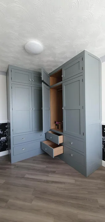Fitted bedroom furniture by RW Joinery — photograph 08