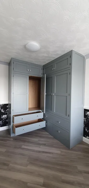 Fitted bedroom furniture by RW Joinery — photograph 09